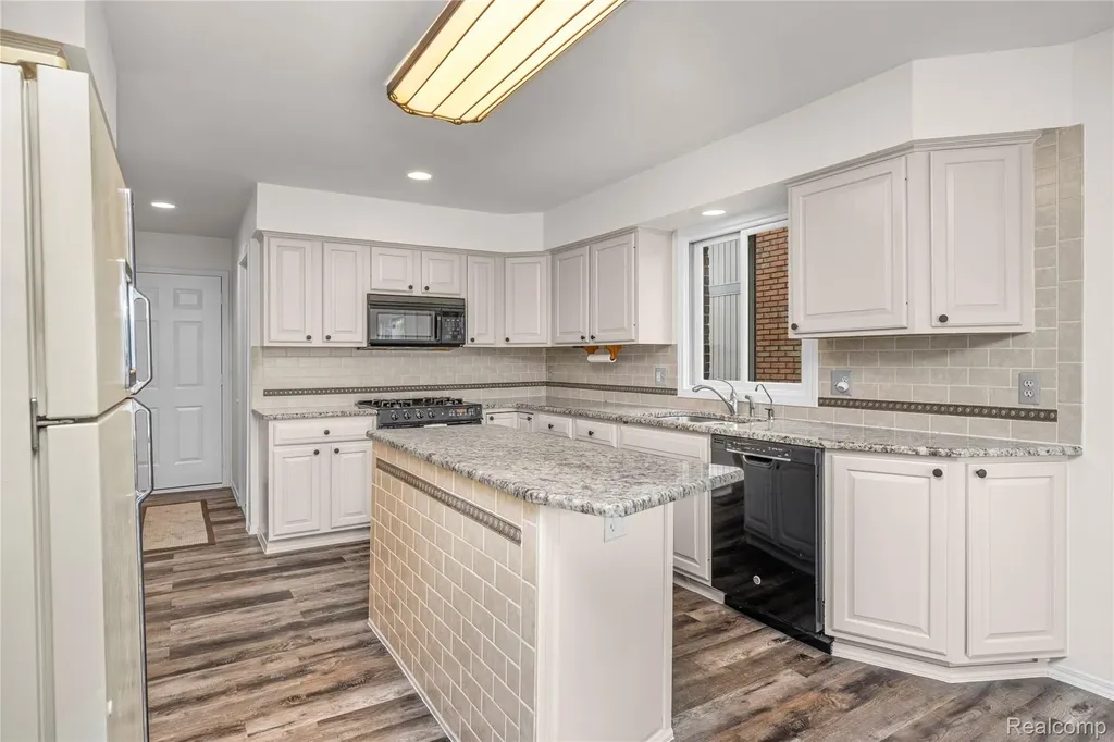 7236 Bluebill Street Algonac City MI 48001