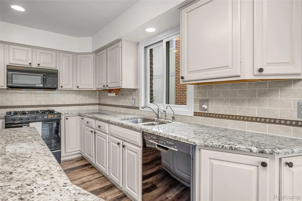7236 Bluebill Street Algonac City MI 48001