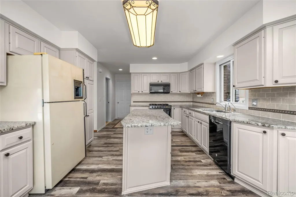 7236 Bluebill Street Algonac City MI 48001