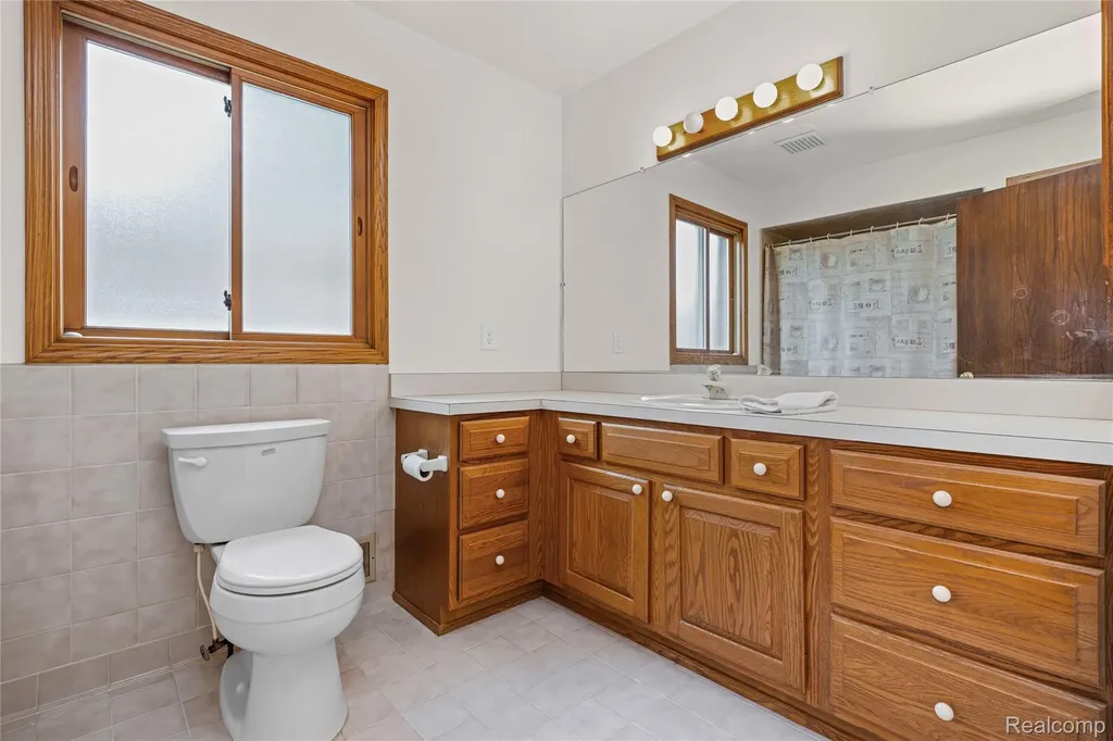7236 Bluebill Street Algonac City MI 48001
