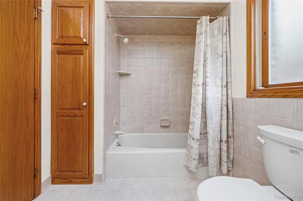 7236 Bluebill Street Algonac City MI 48001