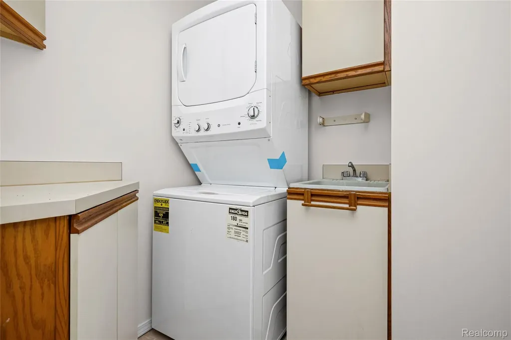 7236 Bluebill Street Algonac City MI 48001