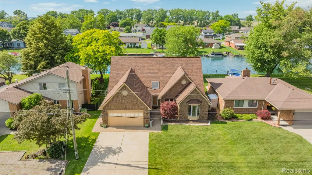 7236 Bluebill Street Algonac City MI 48001