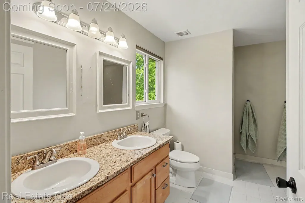 2110 Claiborne Court Genoa Township MI 48114