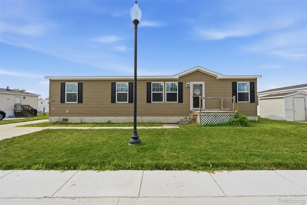 15887 Charlemagne Avenue W Clinton Charter Township MI 48038