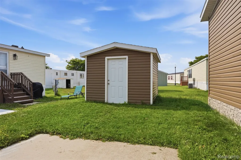 15887 Charlemagne Avenue W Clinton Charter Township MI 48038