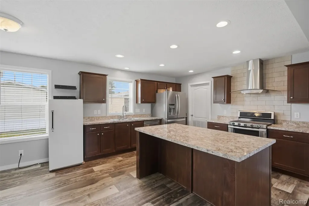 15887 Charlemagne Avenue W Clinton Charter Township MI 48038