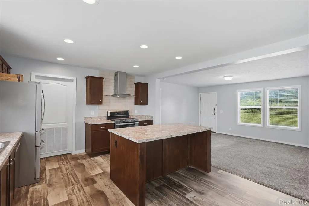 15887 Charlemagne Avenue W Clinton Charter Township MI 48038
