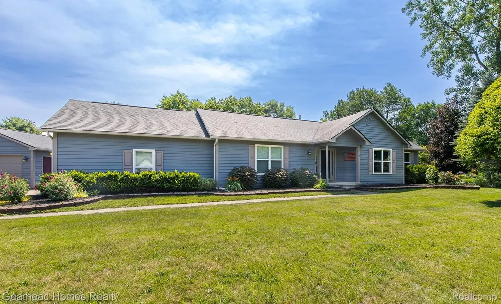4710 Desert Bridge Court Highland Charter Township MI 48356