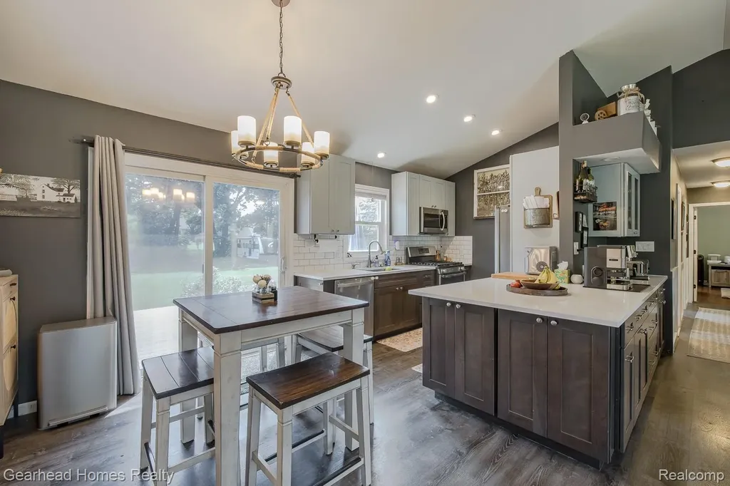 4710 Desert Bridge Court Highland Charter Township MI 48356
