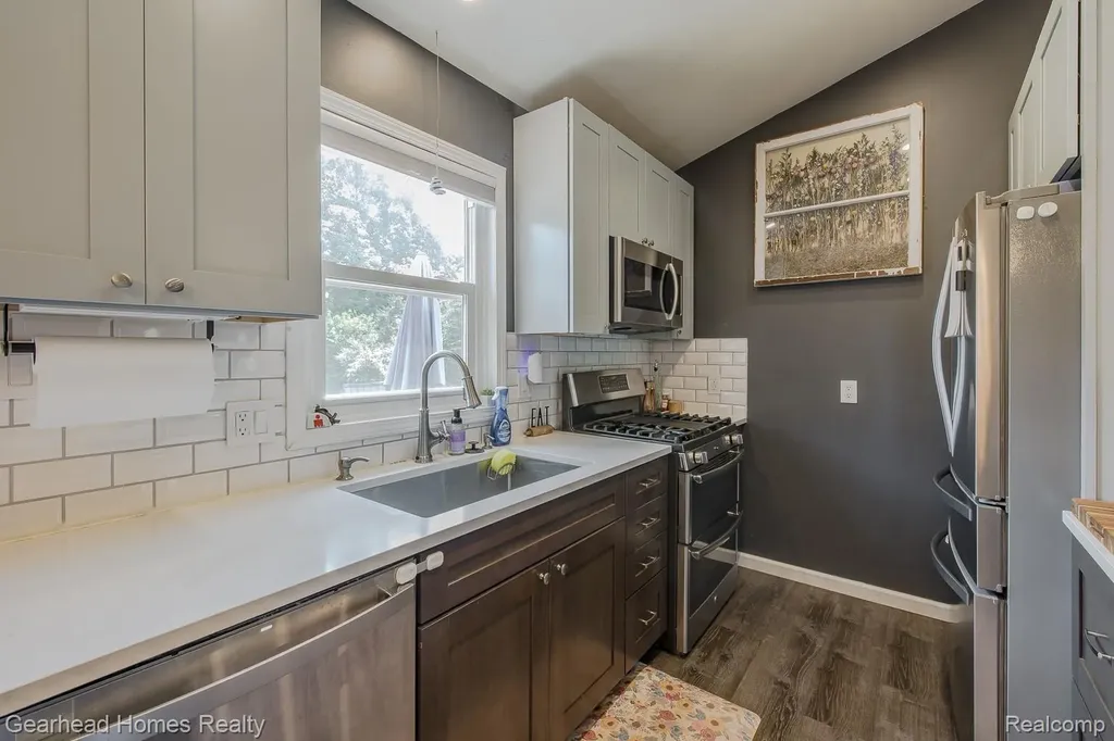 4710 Desert Bridge Court Highland Charter Township MI 48356