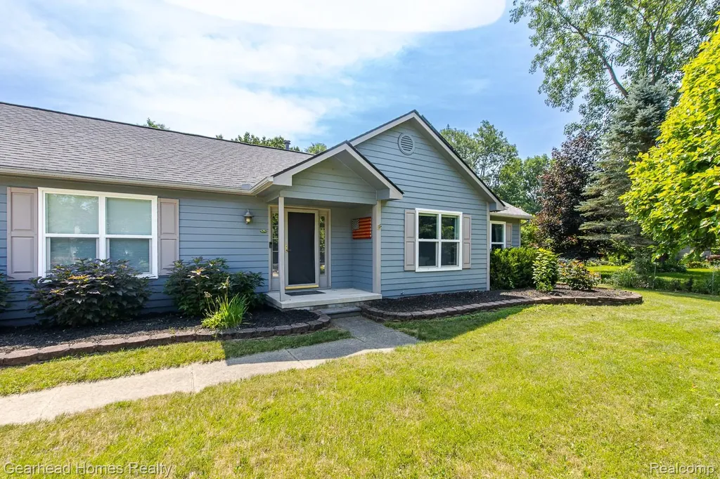 4710 Desert Bridge Court Highland Charter Township MI 48356