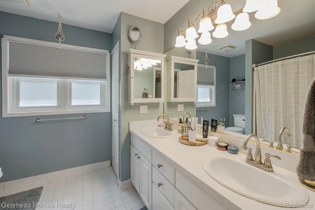 4710 Desert Bridge Court Highland Charter Township MI 48356