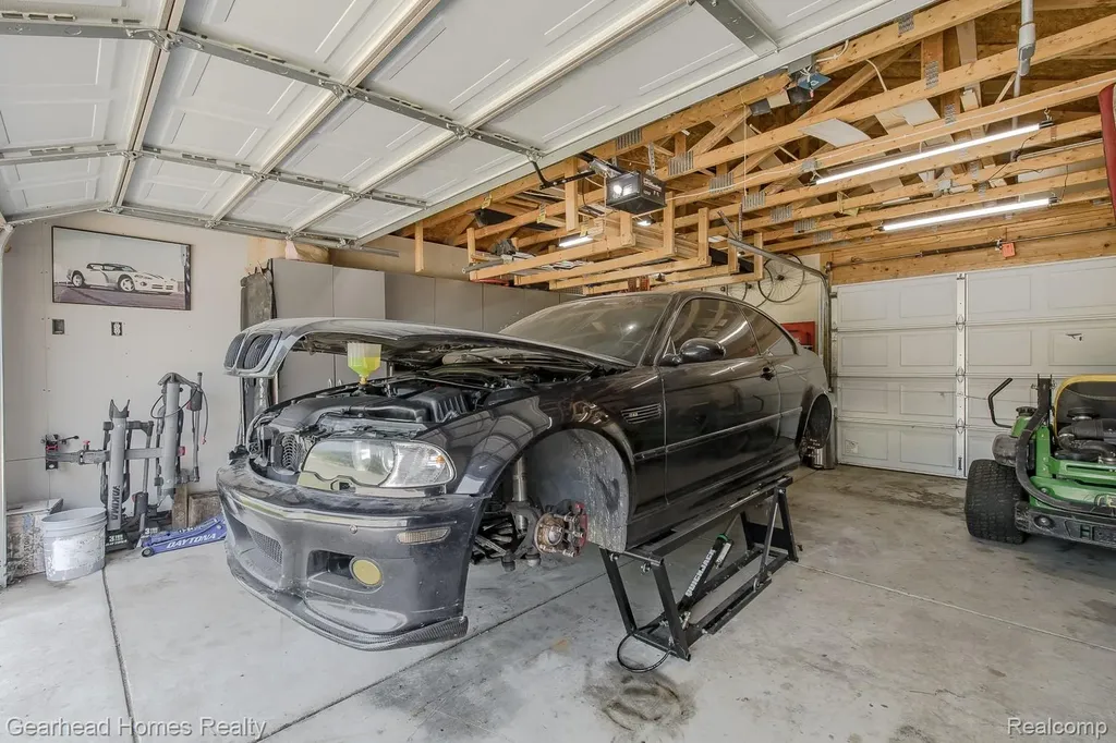 4710 Desert Bridge Court Highland Charter Township MI 48356