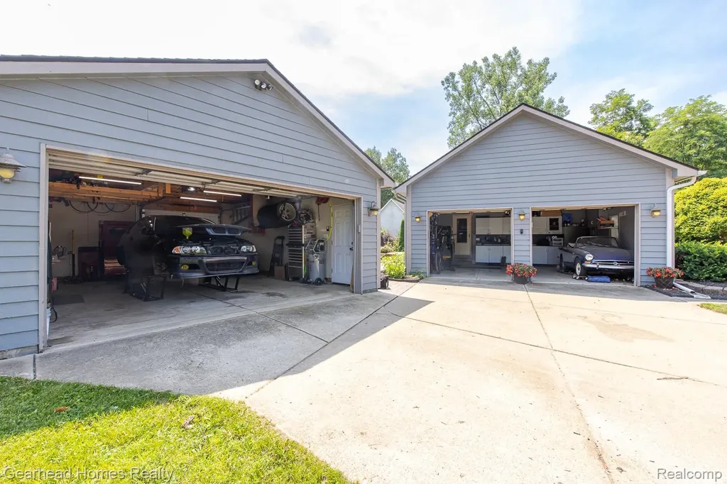 4710 Desert Bridge Court Highland Charter Township MI 48356