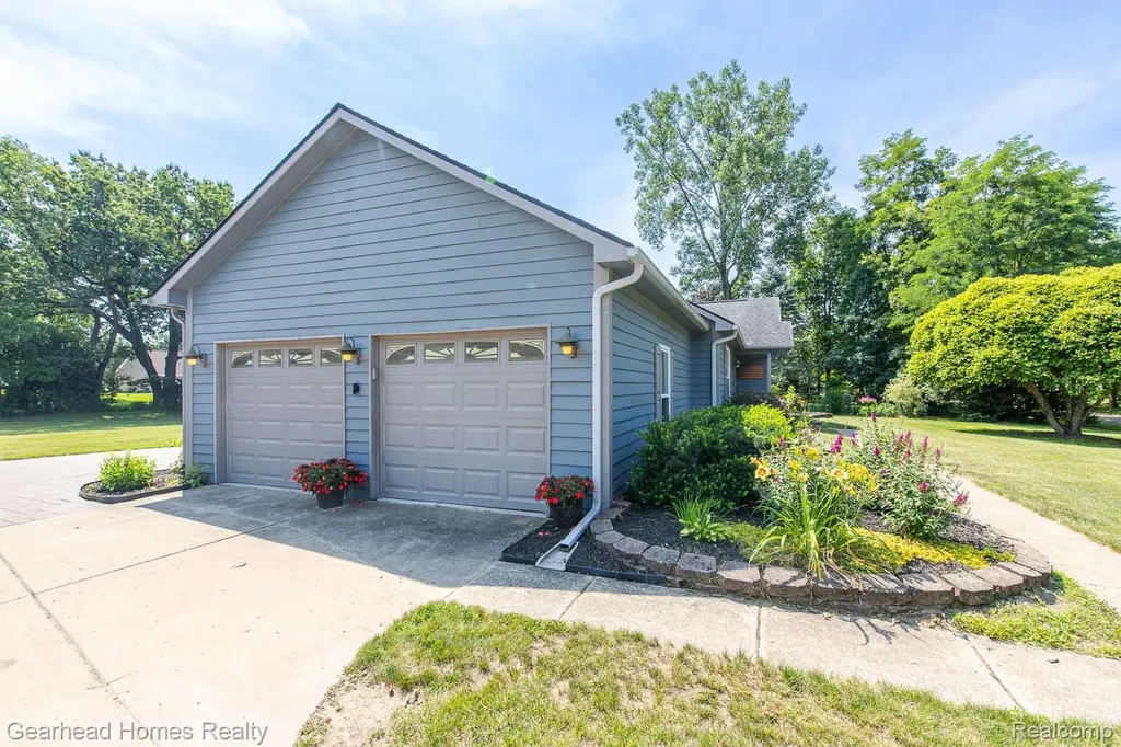 4710 Desert Bridge Court Highland Charter Township MI 48356