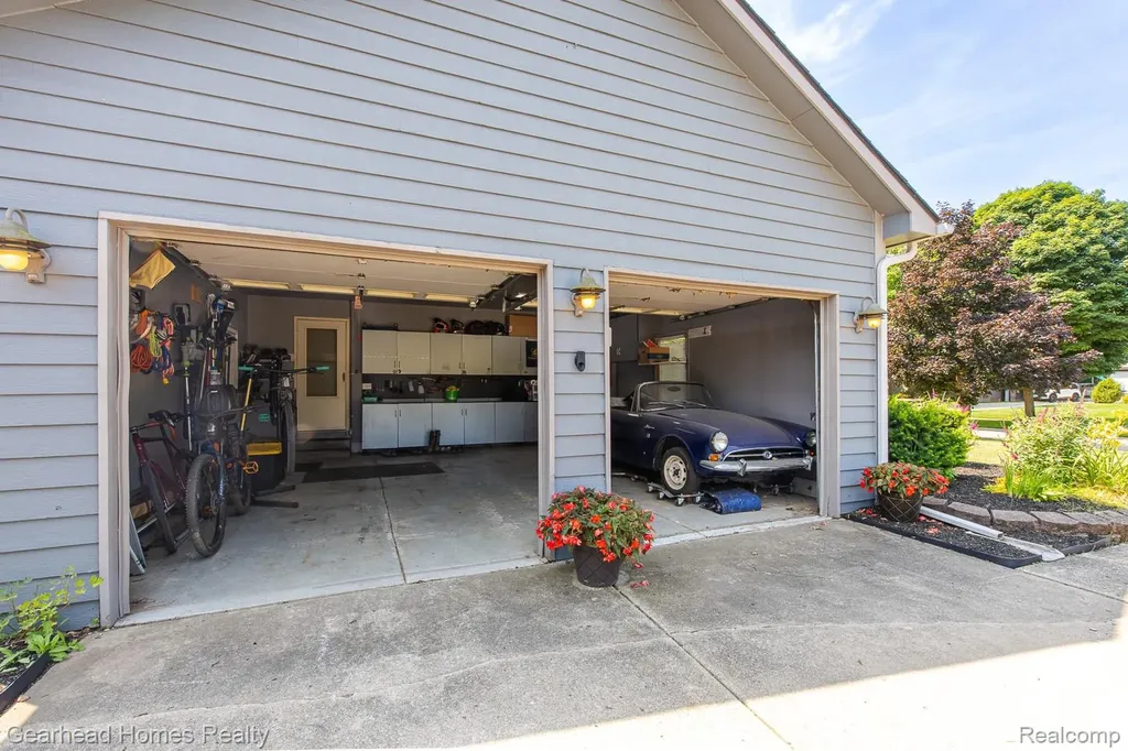 4710 Desert Bridge Court Highland Charter Township MI 48356