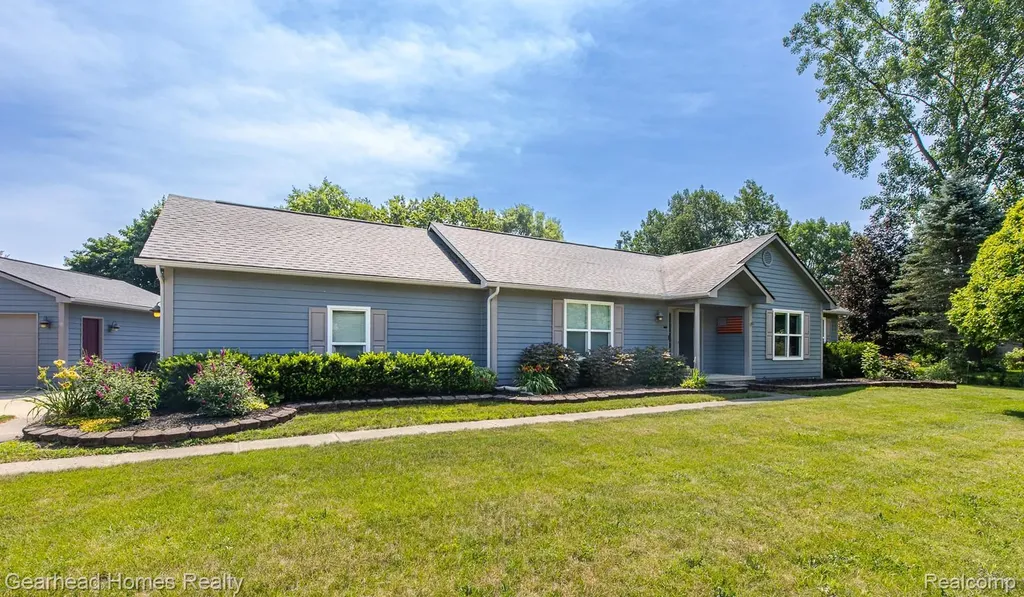 4710 Desert Bridge Court Highland Charter Township MI 48356