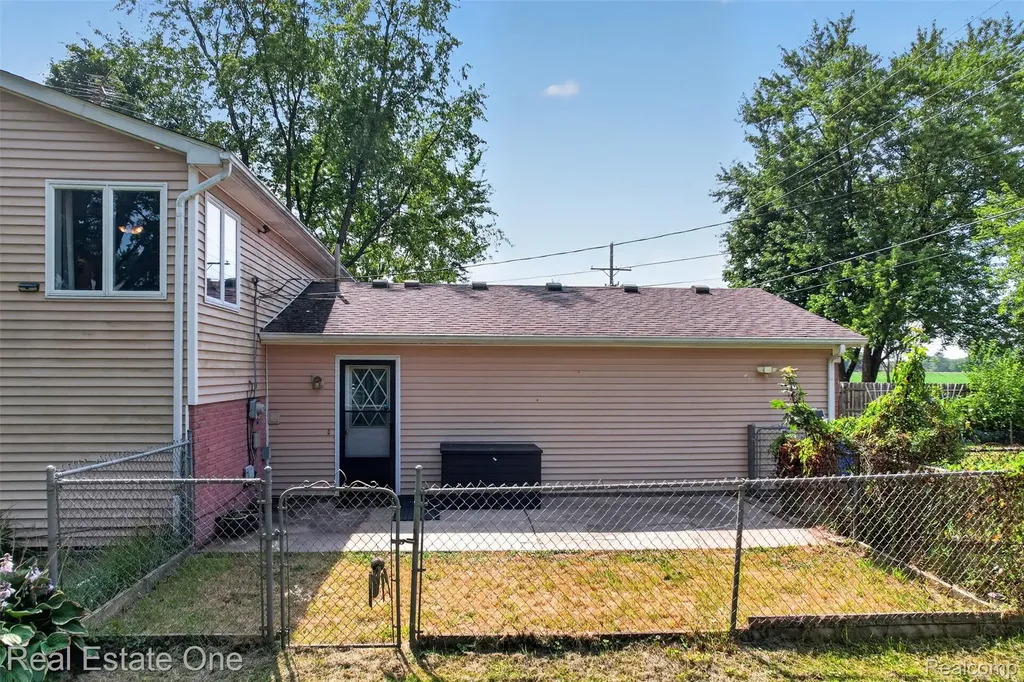 7990 Tower Road Salem Township MI 48178
