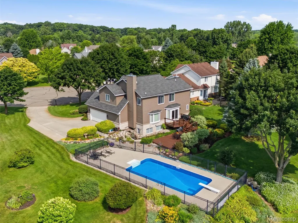 313 Moonlite Court Brandon Charter Township MI 48348
