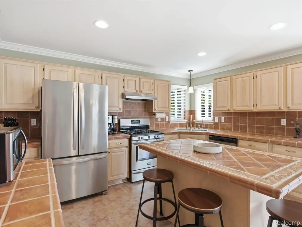 313 Moonlite Court Brandon Charter Township MI 48348