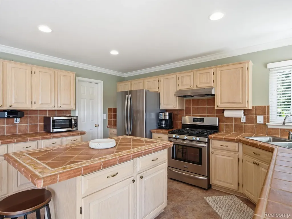313 Moonlite Court Brandon Charter Township MI 48348