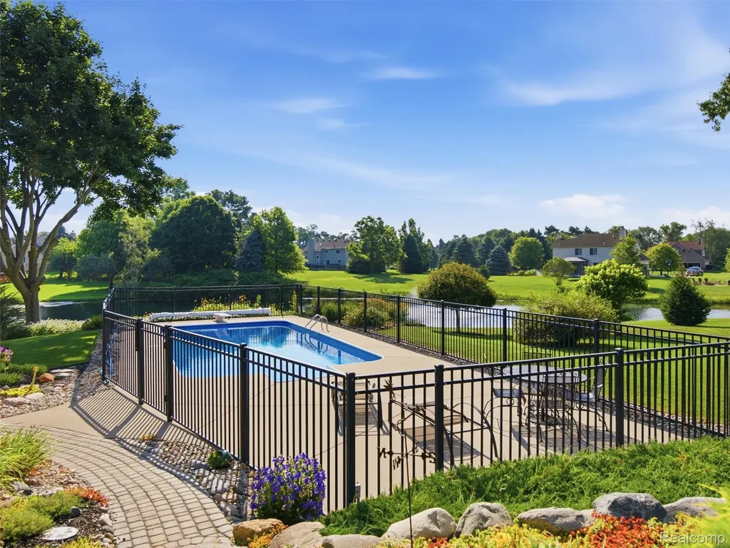 313 Moonlite Court Brandon Charter Township MI 48348