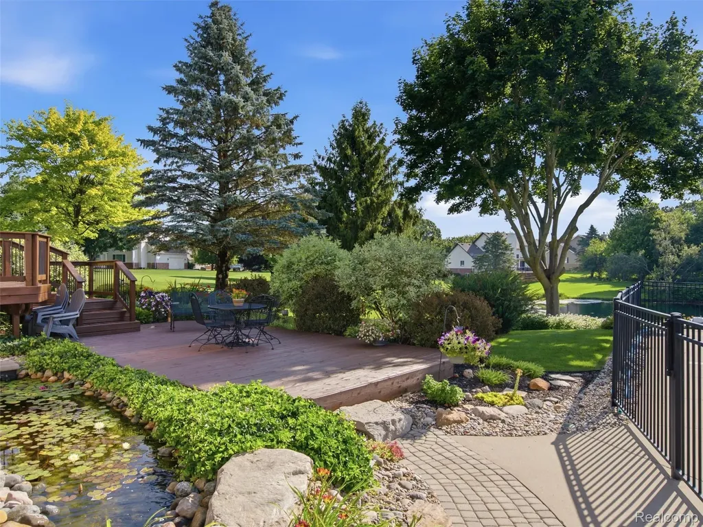 313 Moonlite Court Brandon Charter Township MI 48348