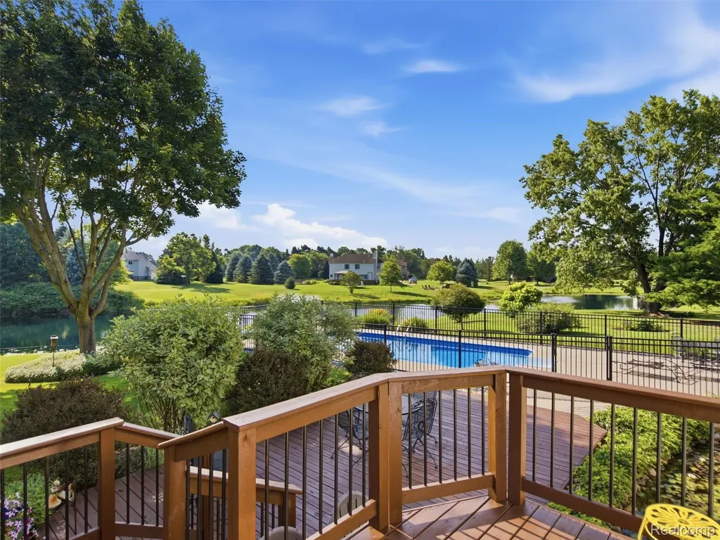 313 Moonlite Court Brandon Charter Township MI 48348