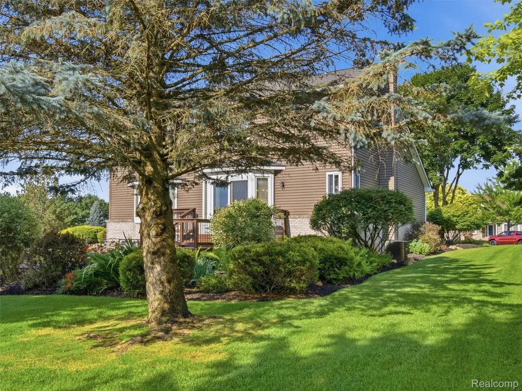 313 Moonlite Court Brandon Charter Township MI 48348