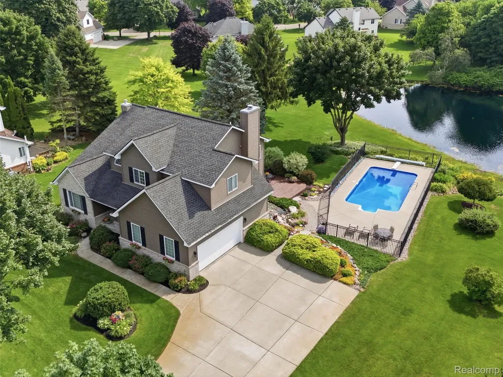 313 Moonlite Court Brandon Charter Township MI 48348