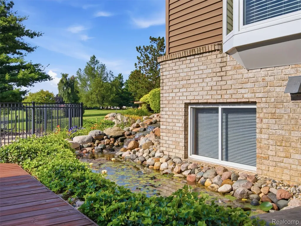 313 Moonlite Court Brandon Charter Township MI 48348