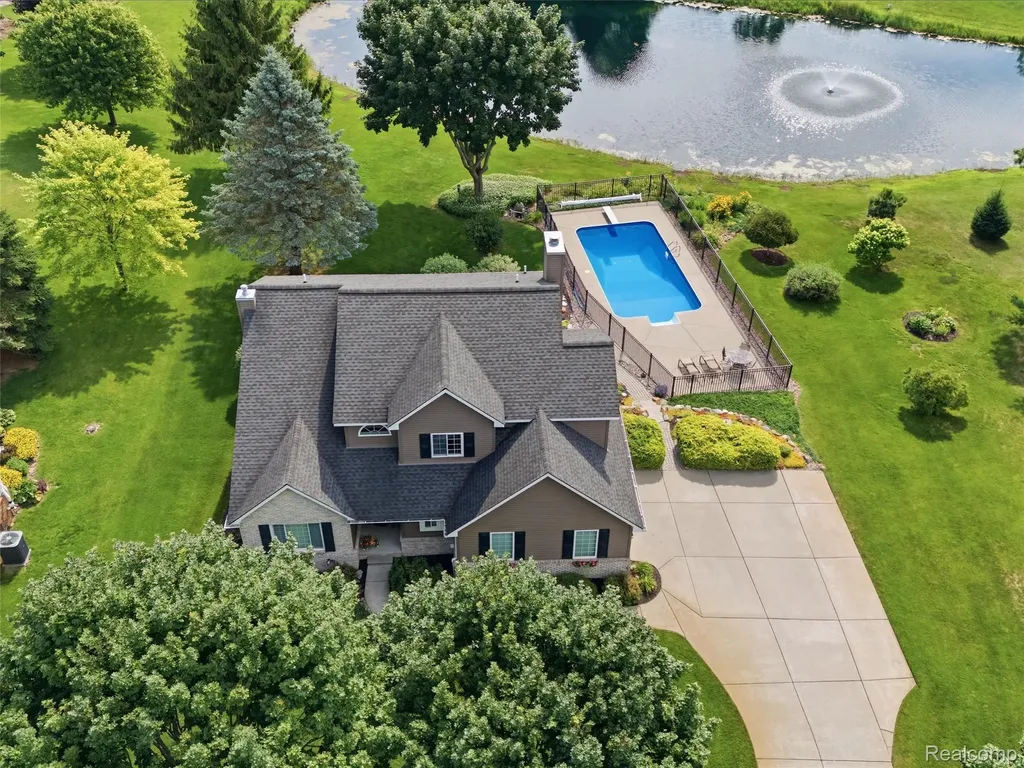313 Moonlite Court Brandon Charter Township MI 48348