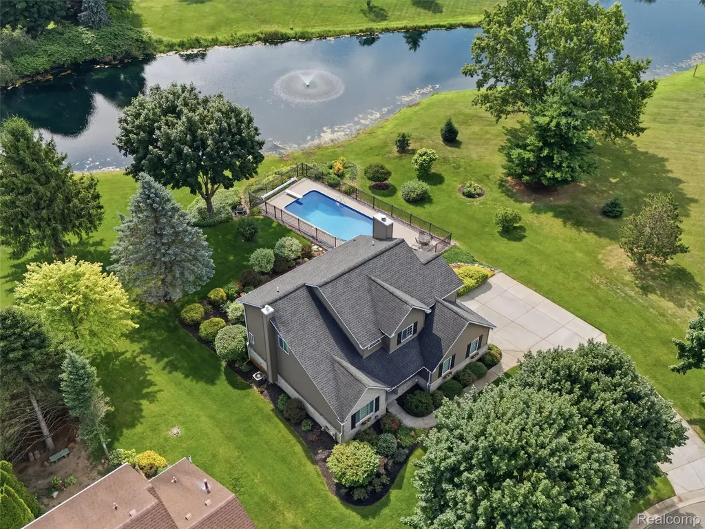 313 Moonlite Court Brandon Charter Township MI 48348