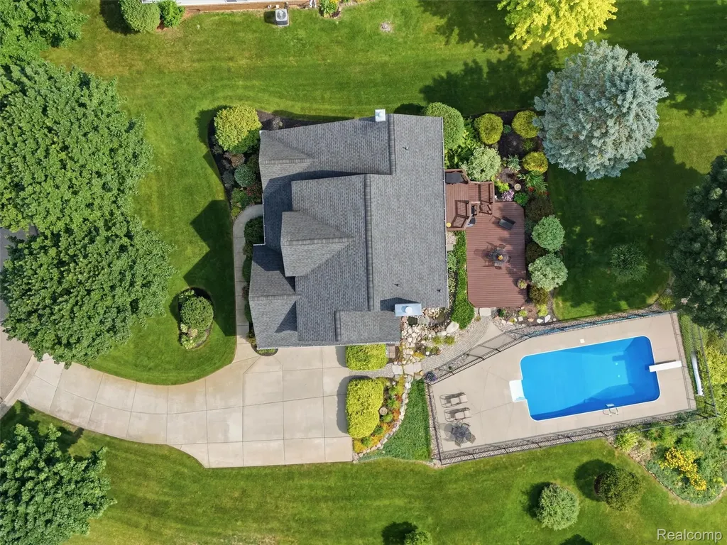313 Moonlite Court Brandon Charter Township MI 48348