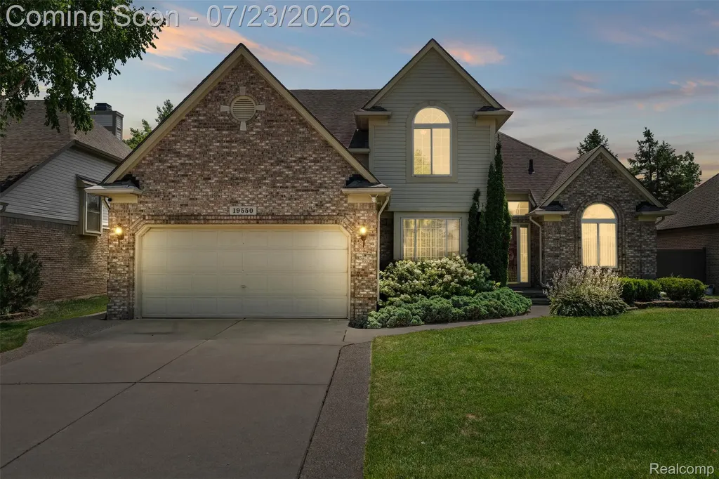 19550 Shorecrest Drive Clinton Charter Township MI 48038