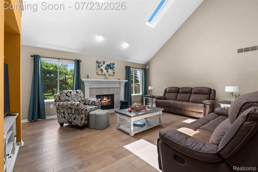 19550 Shorecrest Drive Clinton Charter Township MI 48038