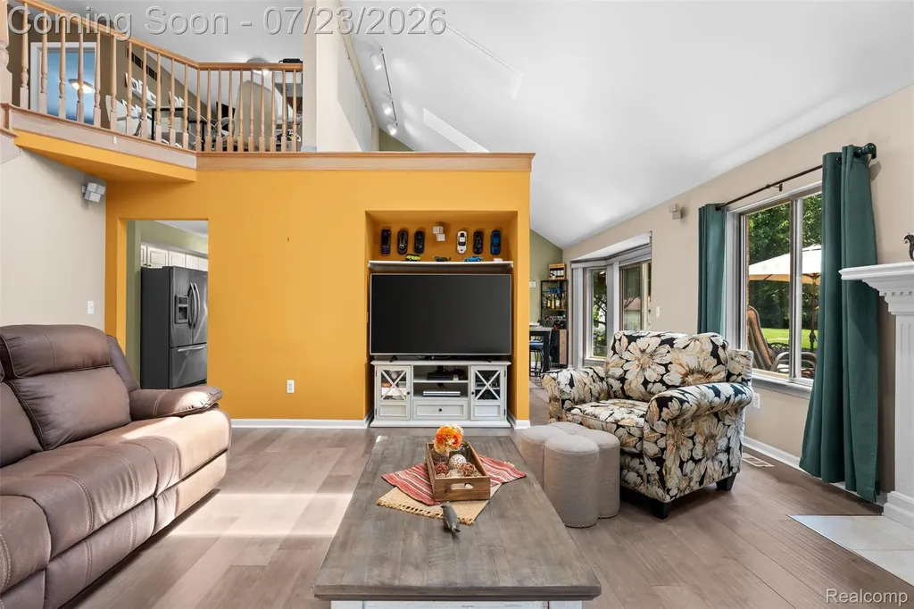 19550 Shorecrest Drive Clinton Charter Township MI 48038