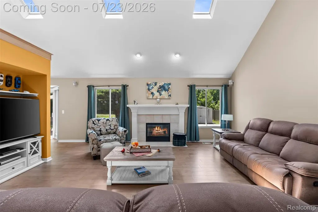 19550 Shorecrest Drive Clinton Charter Township MI 48038