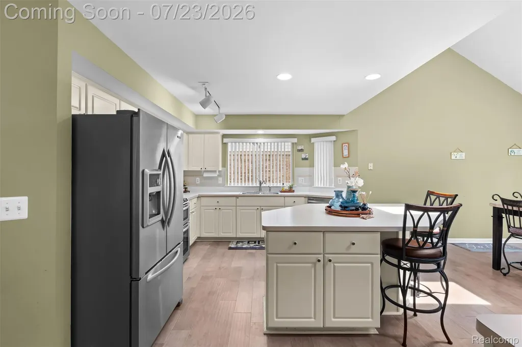 19550 Shorecrest Drive Clinton Charter Township MI 48038