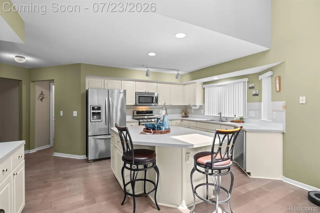 19550 Shorecrest Drive Clinton Charter Township MI 48038