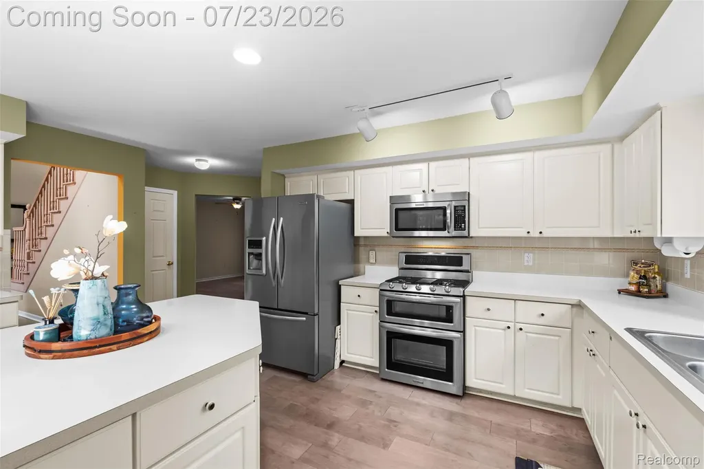 19550 Shorecrest Drive Clinton Charter Township MI 48038