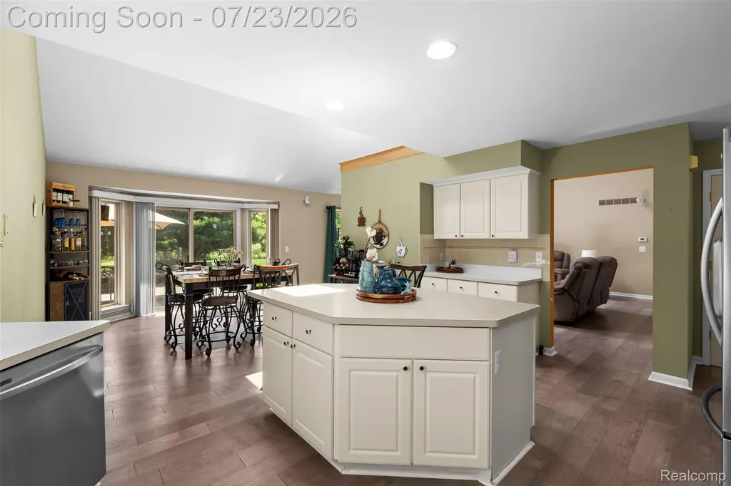 19550 Shorecrest Drive Clinton Charter Township MI 48038