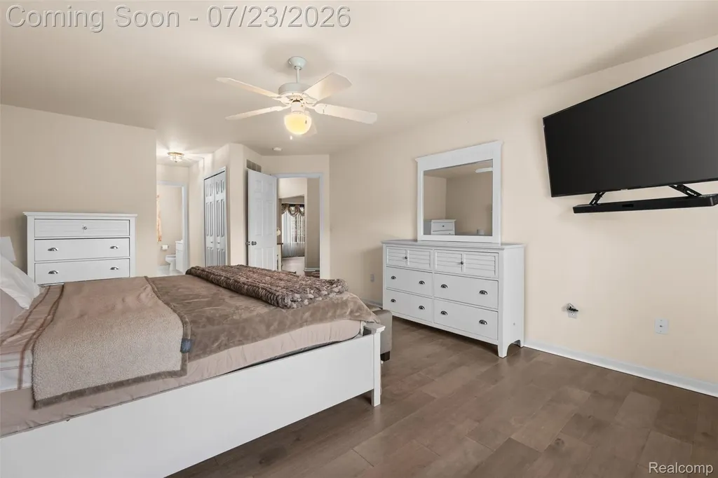 19550 Shorecrest Drive Clinton Charter Township MI 48038