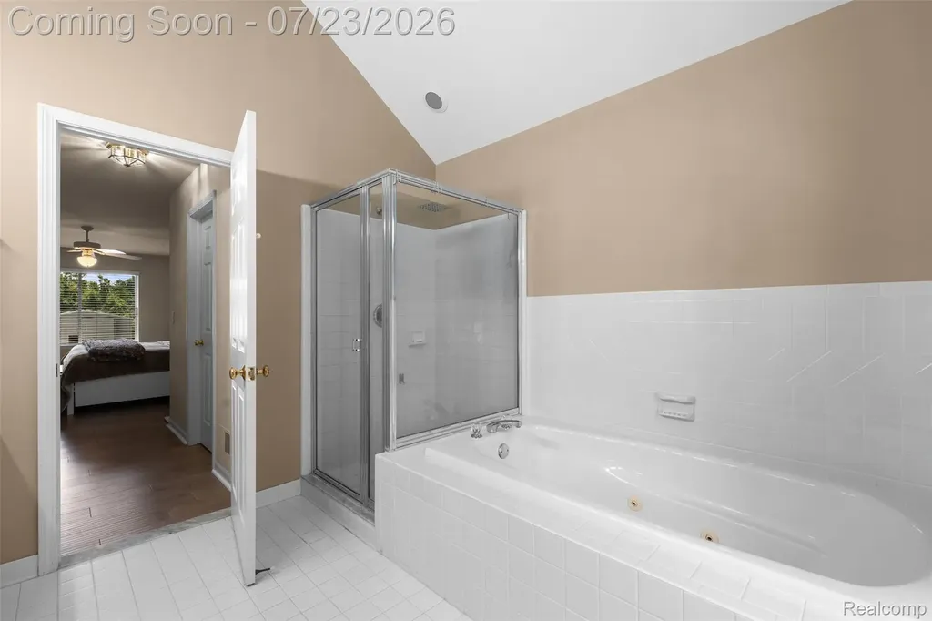 19550 Shorecrest Drive Clinton Charter Township MI 48038