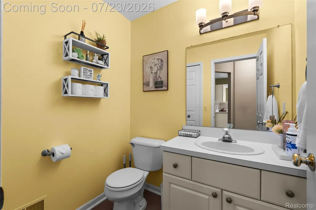 19550 Shorecrest Drive Clinton Charter Township MI 48038