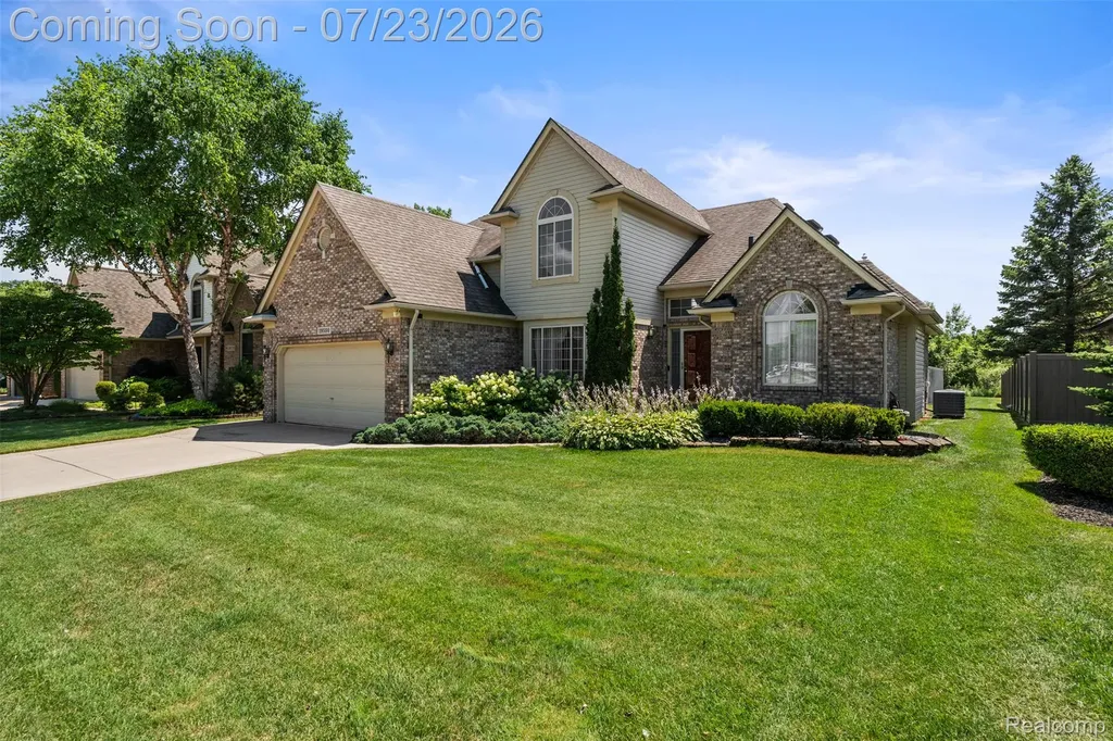 19550 Shorecrest Drive Clinton Charter Township MI 48038