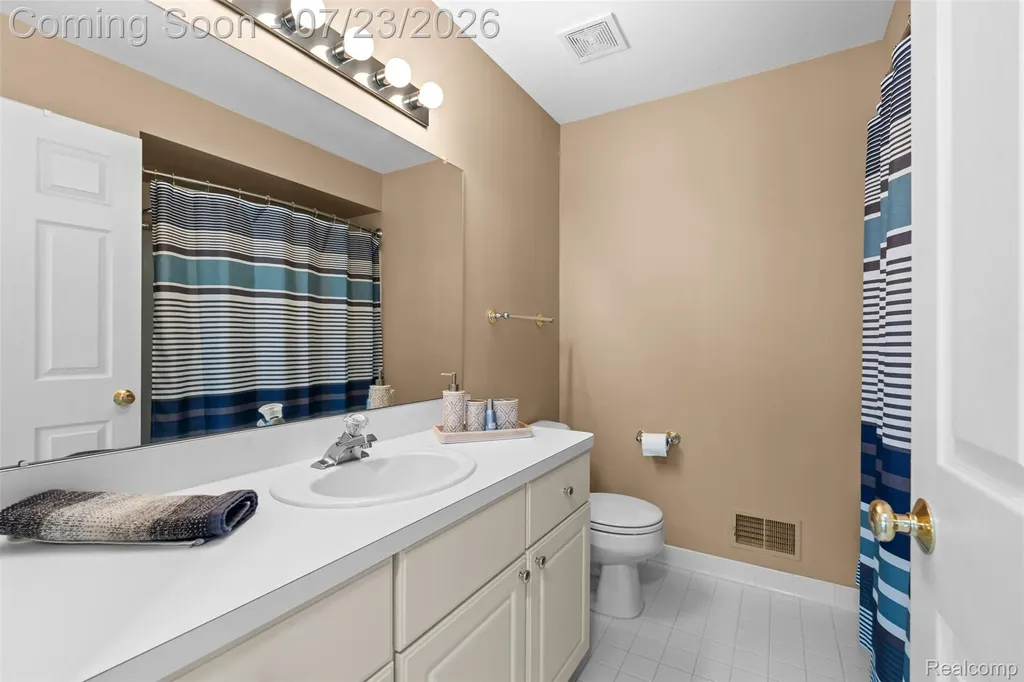 19550 Shorecrest Drive Clinton Charter Township MI 48038