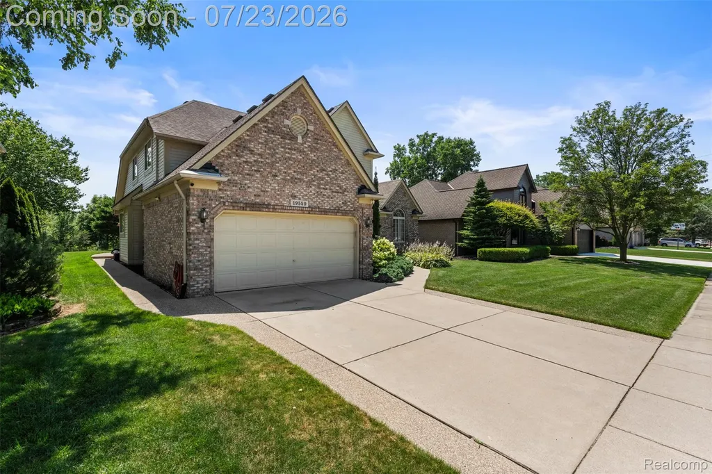 19550 Shorecrest Drive Clinton Charter Township MI 48038