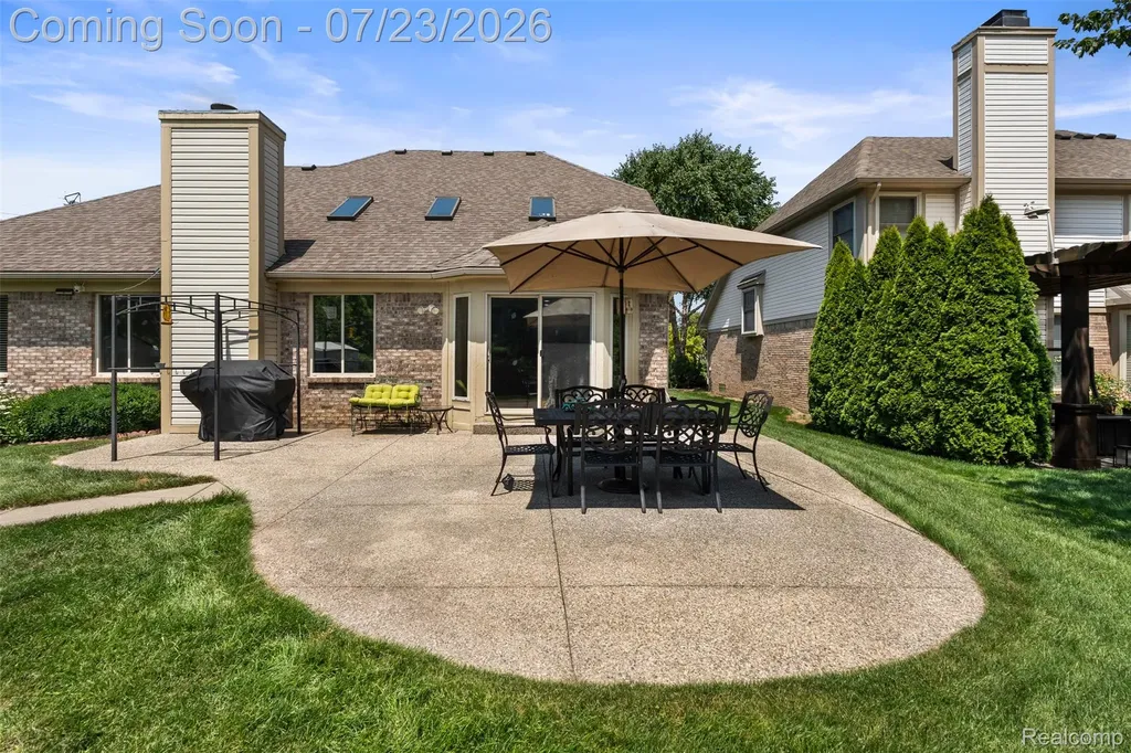 19550 Shorecrest Drive Clinton Charter Township MI 48038